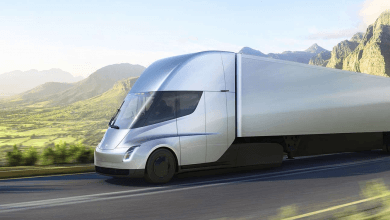 Илон Маск: "Мы сделали грузовик Tesla похожим на пулю" Илон Маск: "Мы сделали грузовик Tesla похожим на пулю"
