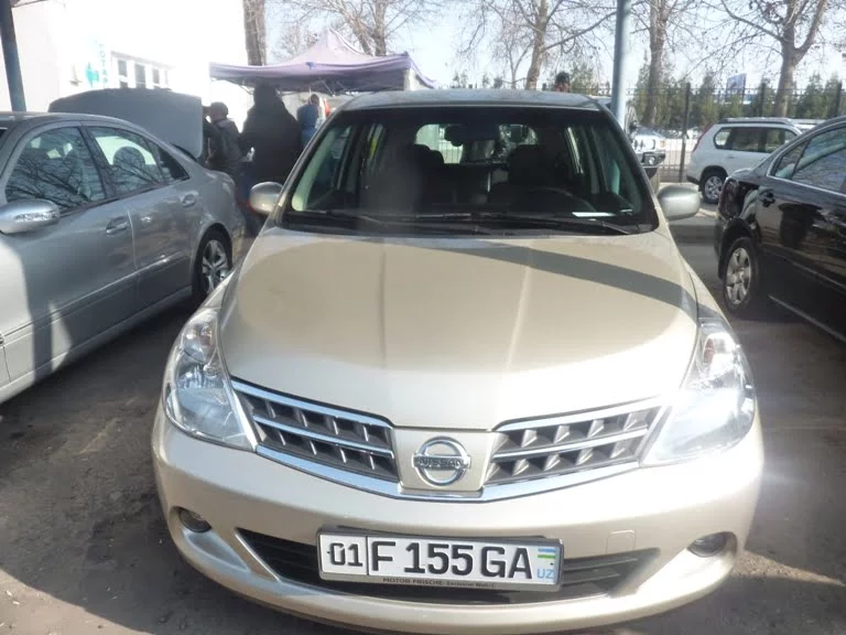 Цены на иномарки на авторынке "Сергели" в январе 2018 - 10 Nissan Tiida, год выпуска: 2009; Пробег: 44 000 км.<br /> Цена: 90 000 000 сумов.