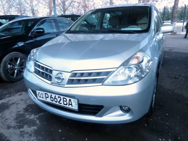 Цены на иномарки на авторынке "Сергели" в январе 2018 - 9 Nissan Tiida, год выпуска: 2009; Пробег: 145 000 км.<br /> Цена: 73 800 000 сумов.