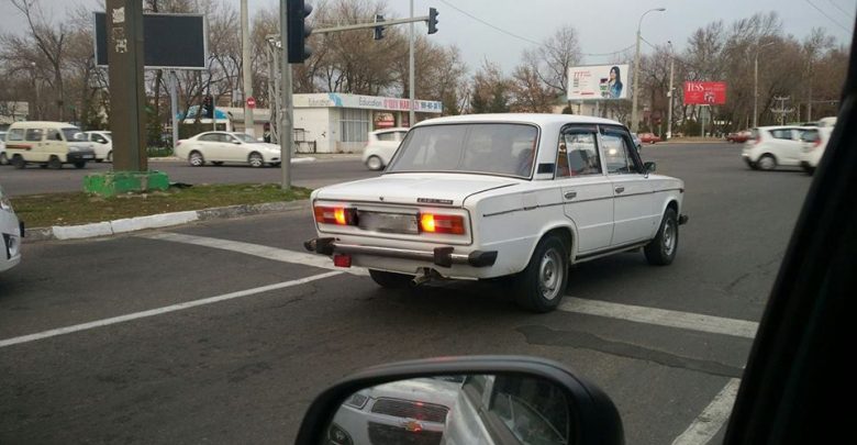 Водитель нарушает ПДД в Ташкенте