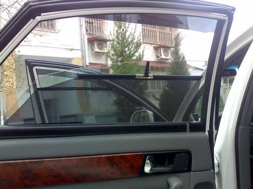 Шторка на окне двери Chevrolet Lacetti