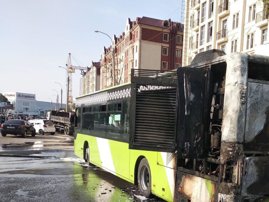 в Ташкенте сгорел автобус - снова Mercedes Benz Low Floor
