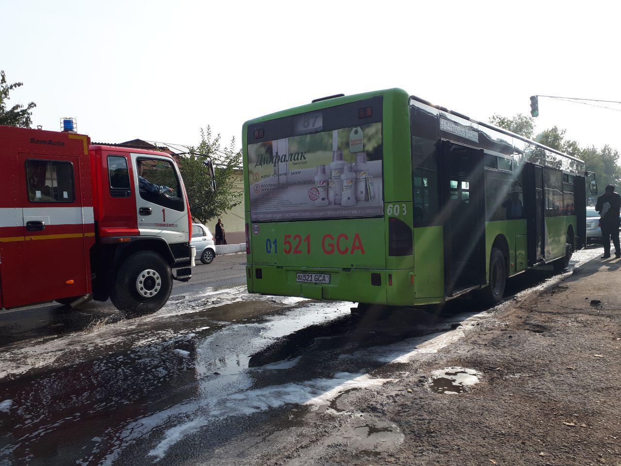 в Ташкенте сгорел автобус - снова Mercedes