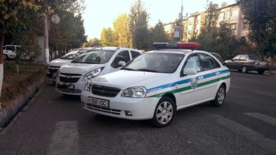 Специальные серии автомобильных номеров в Узбекистане Автомобиль ГАИ ДПС в Узбекистане на пешеходном переходе в Ташкенте