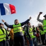 Во Франции бензин подорожает на 2,9%: сотни тысяч водителей вышли протестовать - 2 Во Франции бензин подорожает на 2,9%: сотни тысяч водителей вышли протестовать - 1