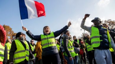 Во Франции бензин подорожает на 2,9%: сотни тысяч водителей вышли протестовать - 5 Протесты во Франции против повышения цен на бензин