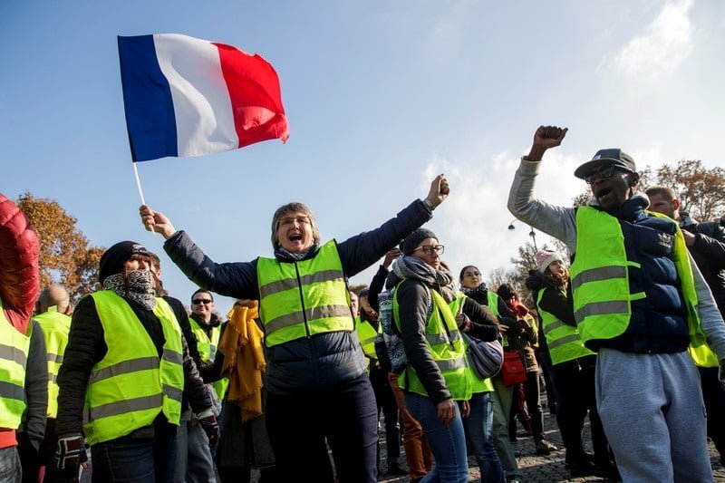 Протесты во Франции против повышения цен на бензин