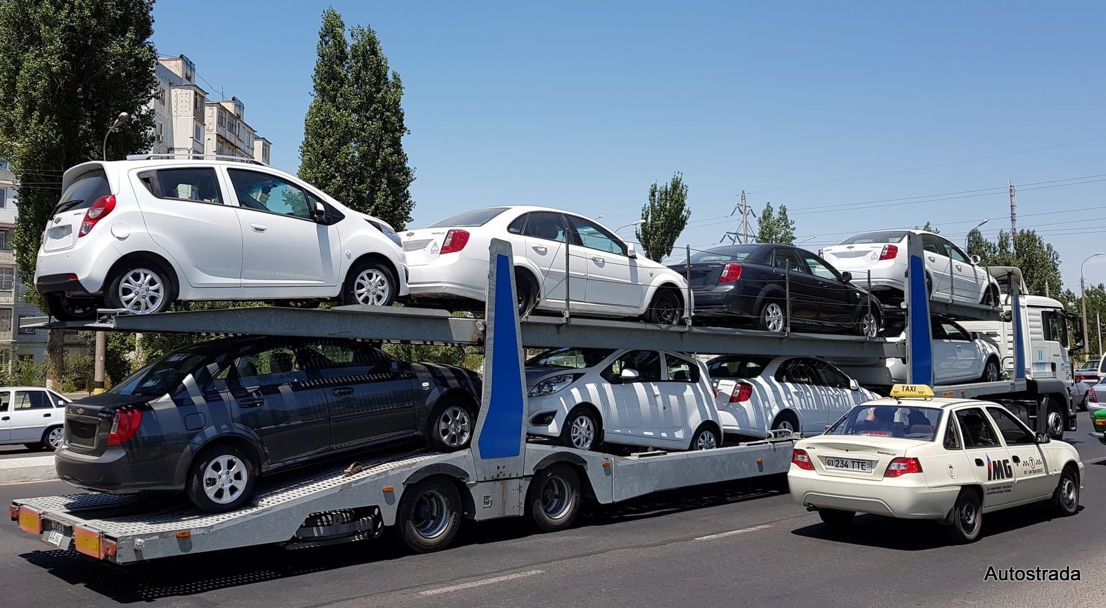 Автовоз с автомобилями GM Uzbekistan - Трейлер с машинами Chevrolet