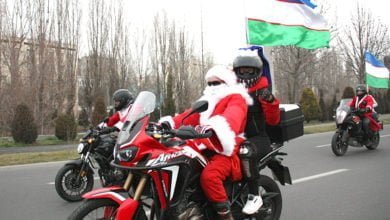 Новогодний Мото парад Дедов-морозов —байкеры и мото-подразделение УБДД прокатились по Ташкенту