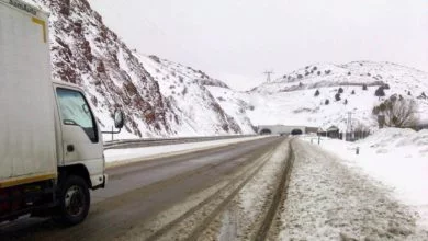Дорога на перевале Камчик - снег на перевале по трассе Ташкент-Ош