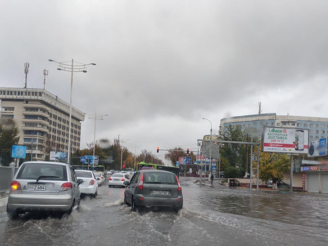 Потоп в Ташкенте - городские службы уже 10 лет не могут (или не хотят) восстановить разрушенную ливневую канализацию и систему арыков