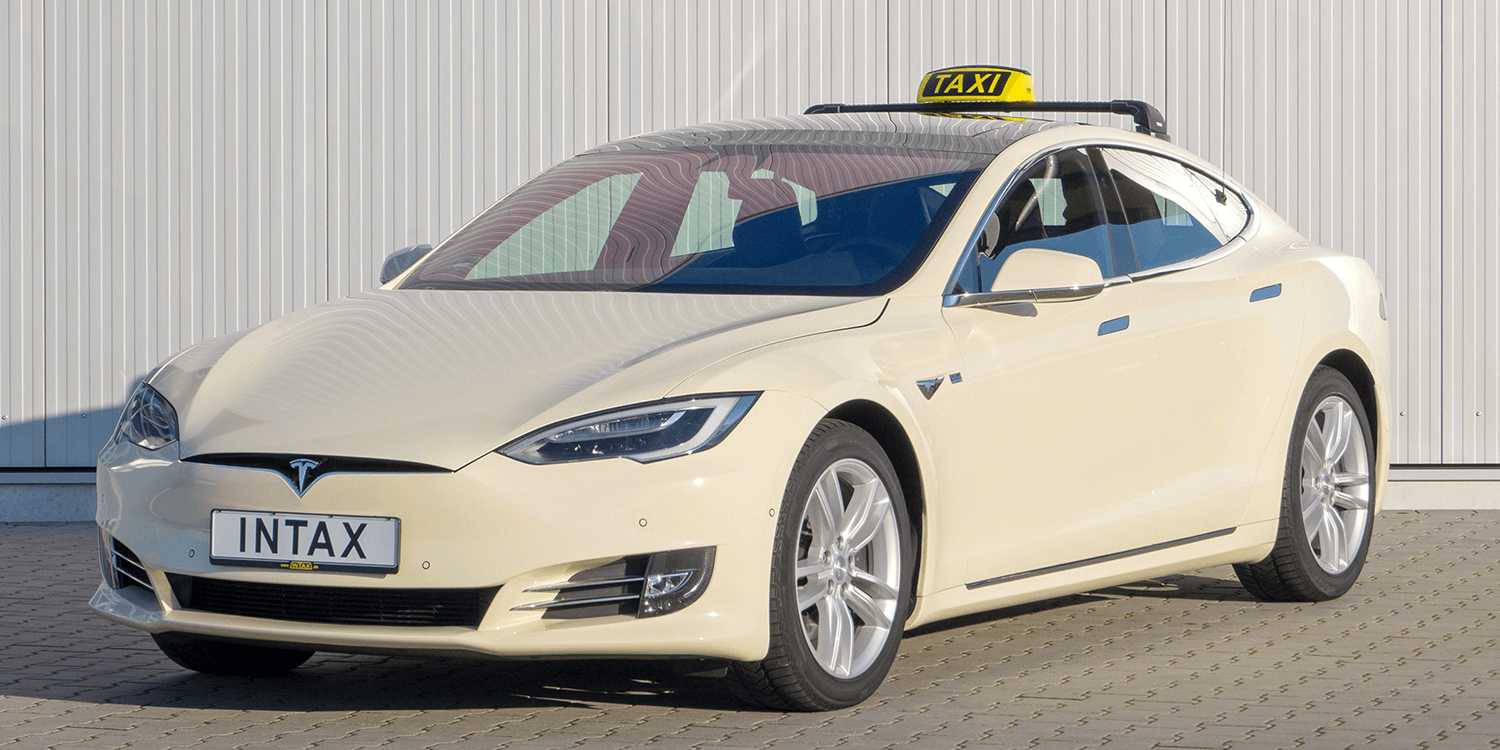 Илон Маск рассказал о планах Tesla запустить сервис беспилотного такси в 2020 году
