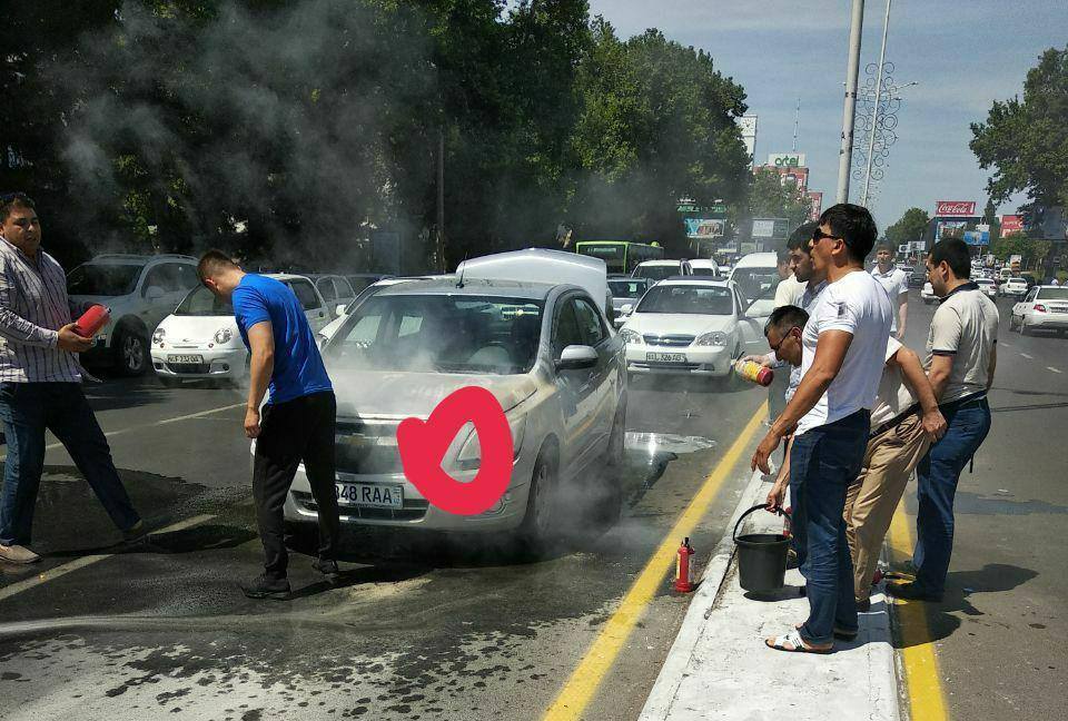 Пожар в автомобиле от включенных фар днем и ДХО в Узбекистане