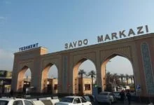 Стоянка возле базара Абу Сахий в Ташкенте - ГАИ начали штрафовать за неправильную парковку возле базаров