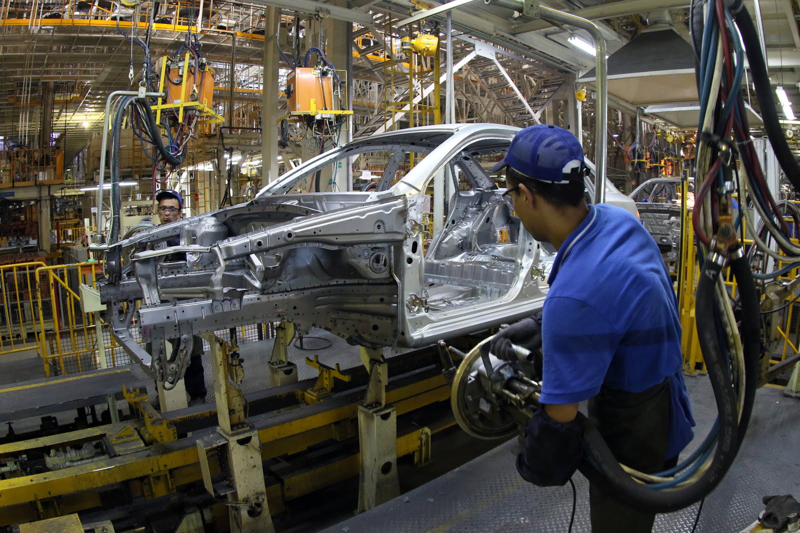 Производство автомобилей на заводе UzAuto Motors (GM Uzbekistan)