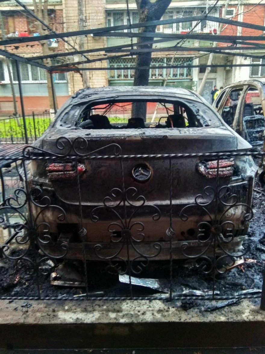 BMW X5 и Mercedes-Benz GLC сгорели в Ташкенте 8 марта - 1