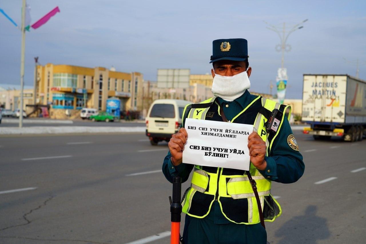 Инспектор ДПС (ГАИ) в Ташкенте, призывает водителей остаться дома из-за коронавируса COVID-19