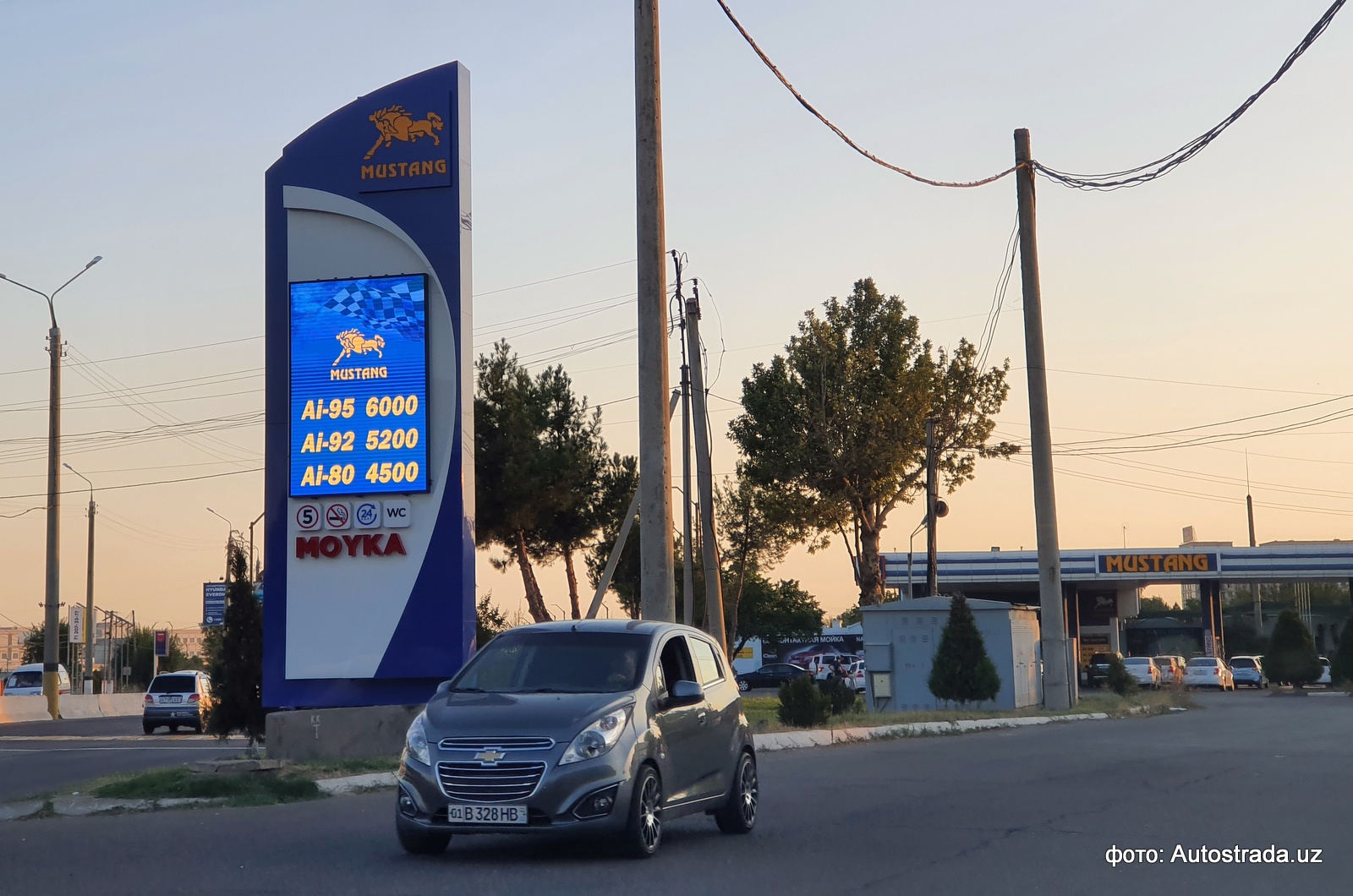 На заправках Ташкента подорожал бензин, цены выросли как на импортное топливо, так и на бензин АИ-80 узбекского производства.