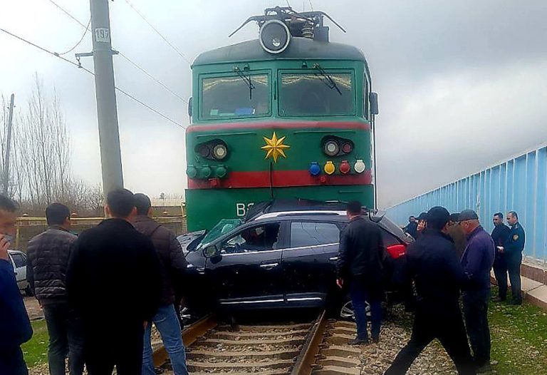 Отправка автомобиля поездом