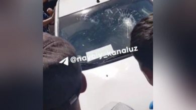 Таксисты на пятаке разбили машину, водитель которой снимал нарушения ПДД (видео) Таксисты на пятаке разбили машину, водитель которой снимал нарушения ПДД (видео)