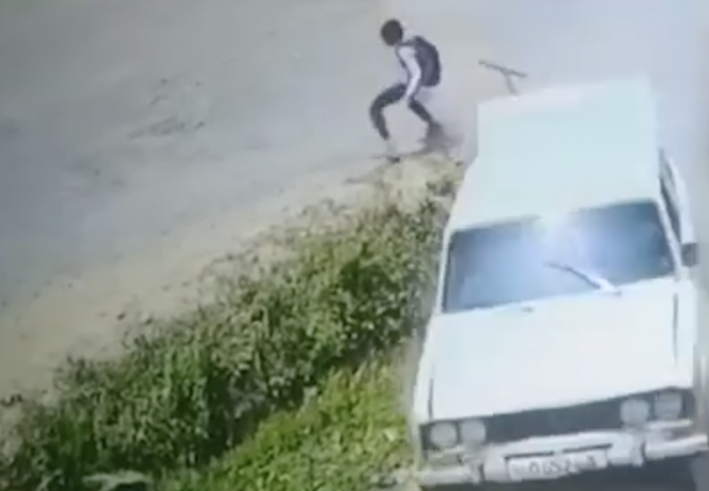 Еще одна страшная авария попала на видео: Подросток на жигулях насмерть сбил ученика 7-класса Очередная страшная авария произошла в Узбекистане