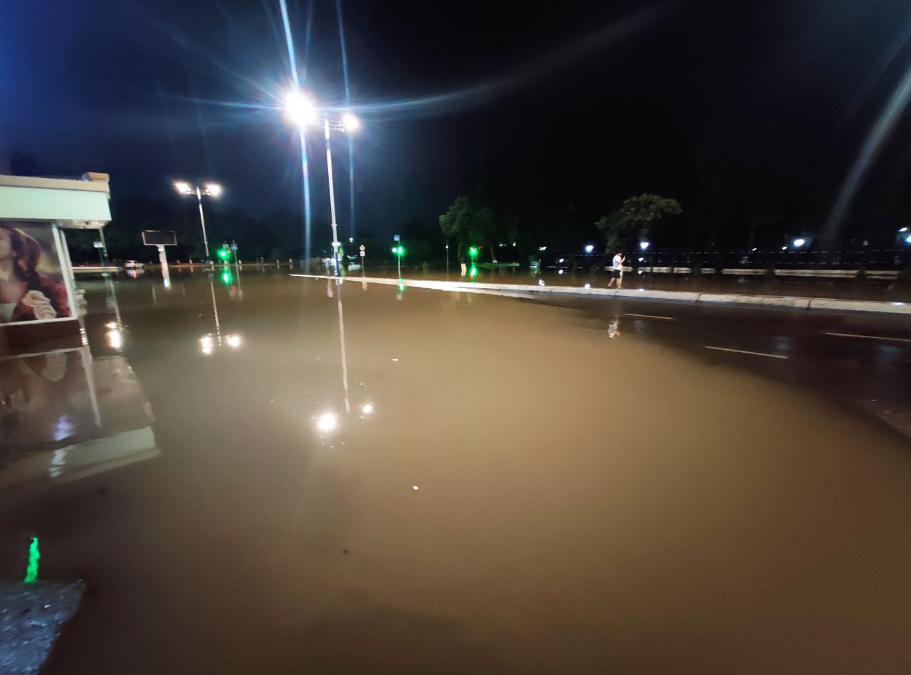 Ташкент затопило в очередной раз. Городская ливневая канализация оказалась не готова к весенней грозе
