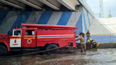 МЧС откачивает воду с затопленных улиц Ташкента