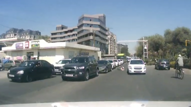 Кобальт сбил ребенка на встречке и уехал с места ДТП - видео Кобальт сбил ребенка на встречке и уехал с места ДТП - видео