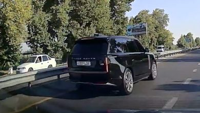 Черный Range Rover с госномером 01 517 LJA выкидывал на обочину, тех, кто недостаточно быстро уступал ему дорогу