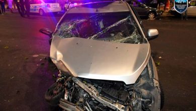 Снова смертельное ДТП: В Ташкенте столкнулись Spark и Lacetti Судя по фотографиям с места ДТП авария произошла в момент когда водитель Спарка поворачивал или разворачивался - удар пришелся на переднее правое крыло и правую дверь Spark, а вот Lacetti врезалась в лоб.