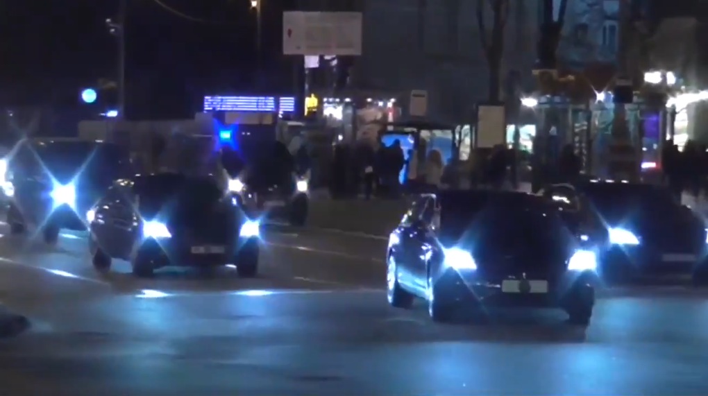 Кортеж Зеленского попал в ДТП в центре Киева: видео с места аварии Кортеж Зеленского попал в ДТП в центре Киева: видео с места аварии