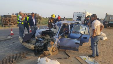 В лобовом столкновении кузов Нексии сильно деформировался, так что спасателям пришлось доставать водителя и пассажиров с помощью специального оборудования.