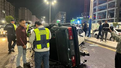 BMW вылетел на встречную полосу и упал на Nexia 3. В Нексии погибли два человека.