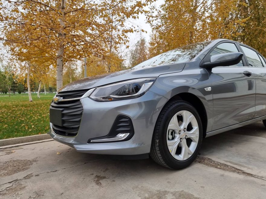 Chevrolet Onix Premier (цвет Satin Steel Gray Metallic (GYM))