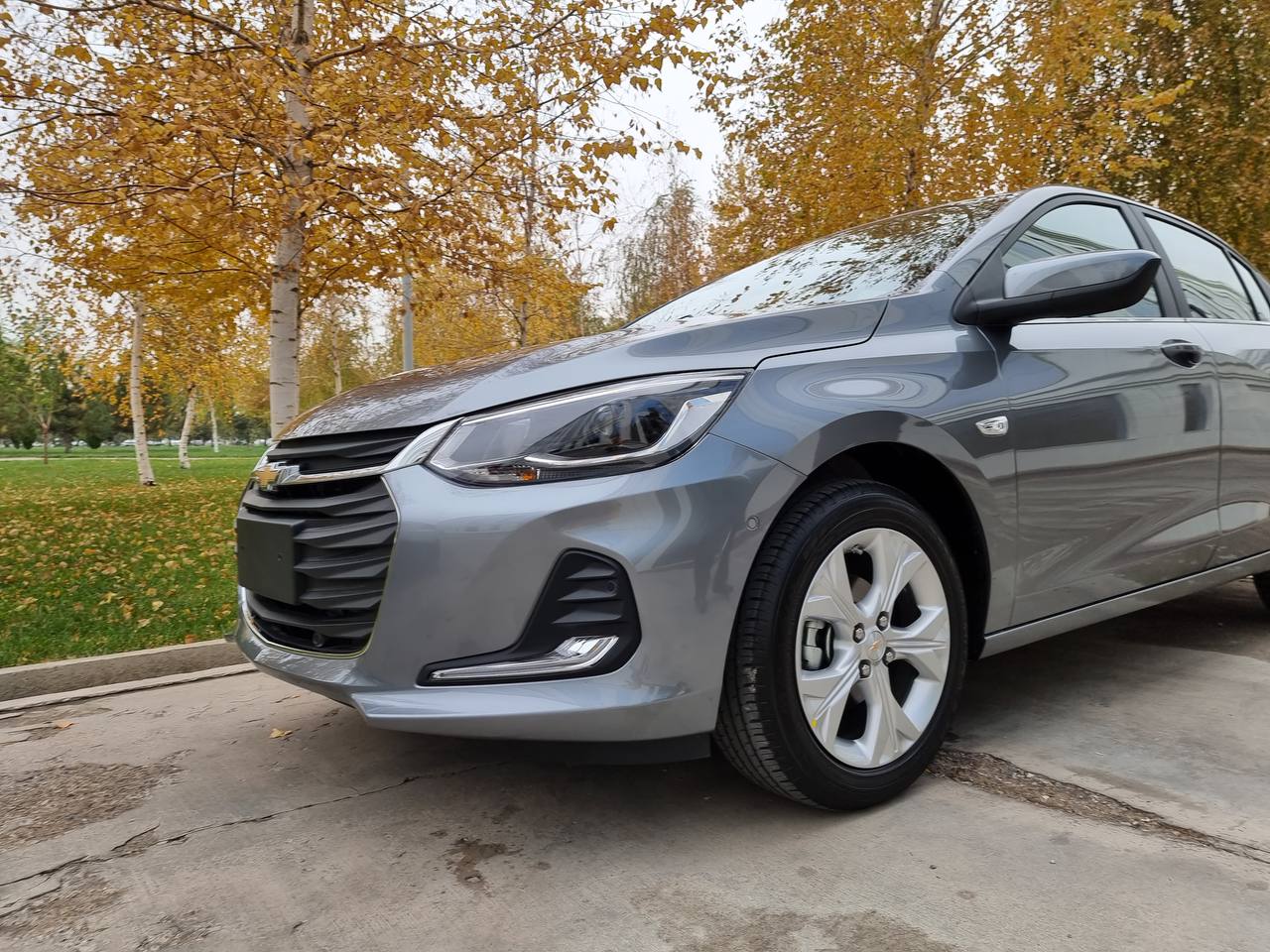 Chevrolet Onix Premier (цвет Satin Steel Gray Metallic (GYM))