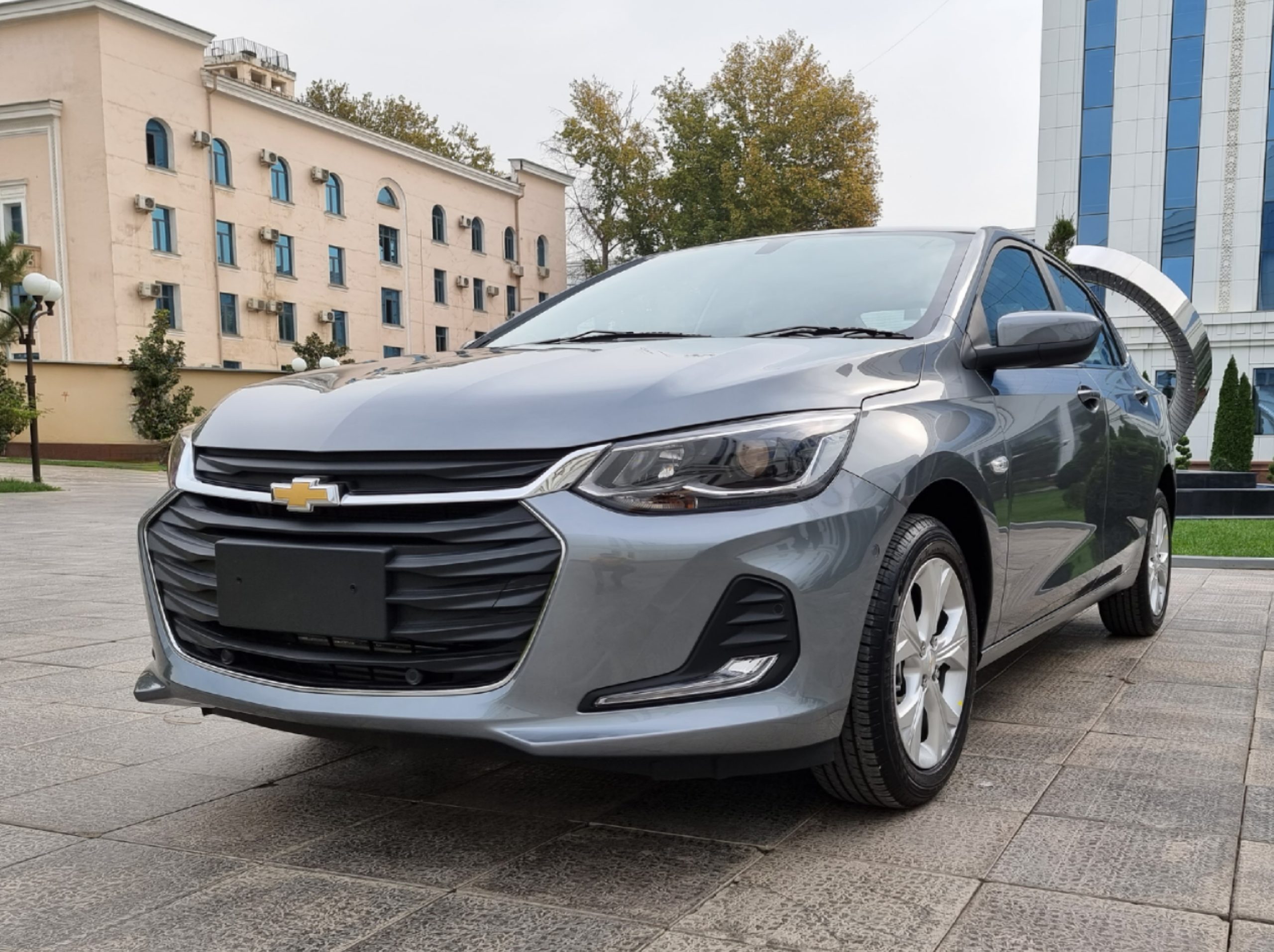 Chevrolet Onix Premier в цвете Satin Steel Gray Metallic (GYM) в Ташкенте