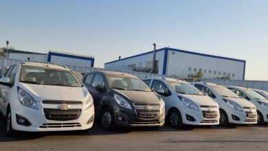 Последняя партия Chevrolet Spark на стоянке у площадки завода UzAuto Motors в Ташкенте