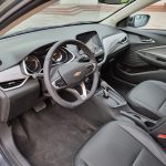 Интерьер салона Chevrolet Onix Premier