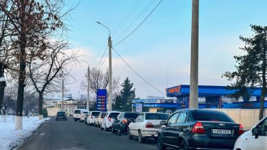 Очередь за дешевым бензином на заправке Uzbekneftegaz (UNG Petro)