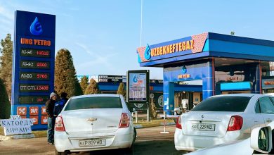 Очередь за бензином на заправке UNG Petro