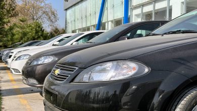 Новые Chevrolet Gentra на стоянке автосалона в Ташкенте