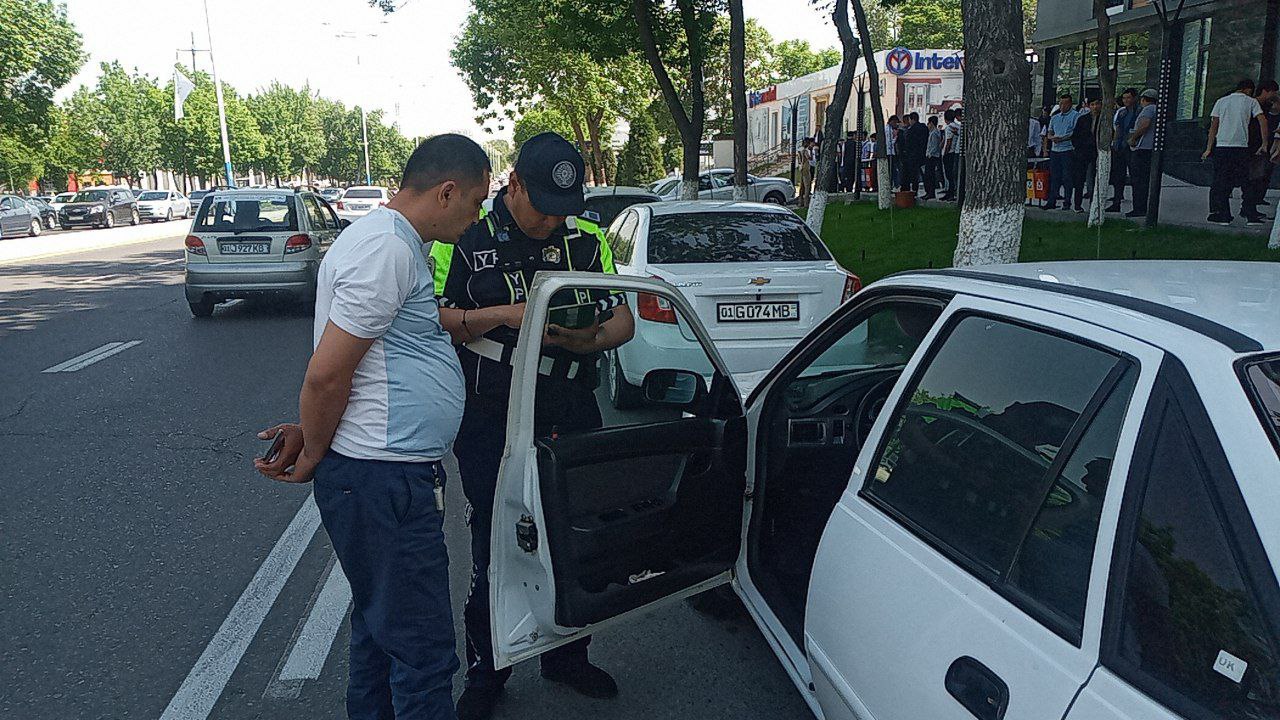 В Ташкенте начали штрафовать водителей за парковку на автобусной полосе