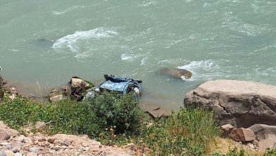 Водитель погиб за рулем от сердечного приступа. Его автомобиль вылетел в реку