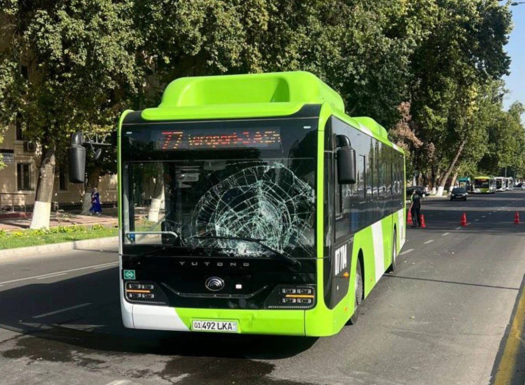 Автобус насмерть сбил пешехода
