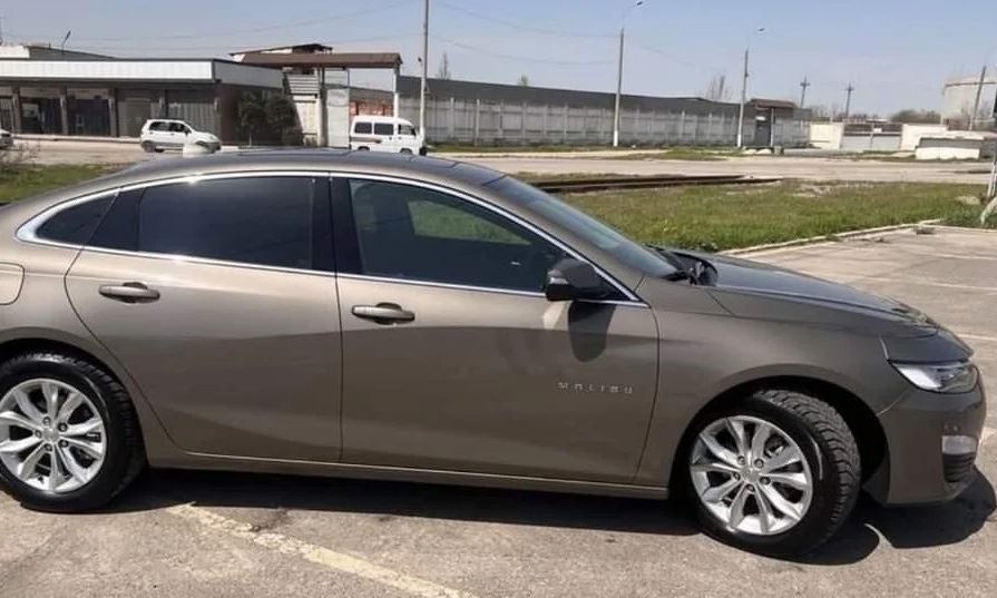 Chevrolet Malibu в цвете Zeus