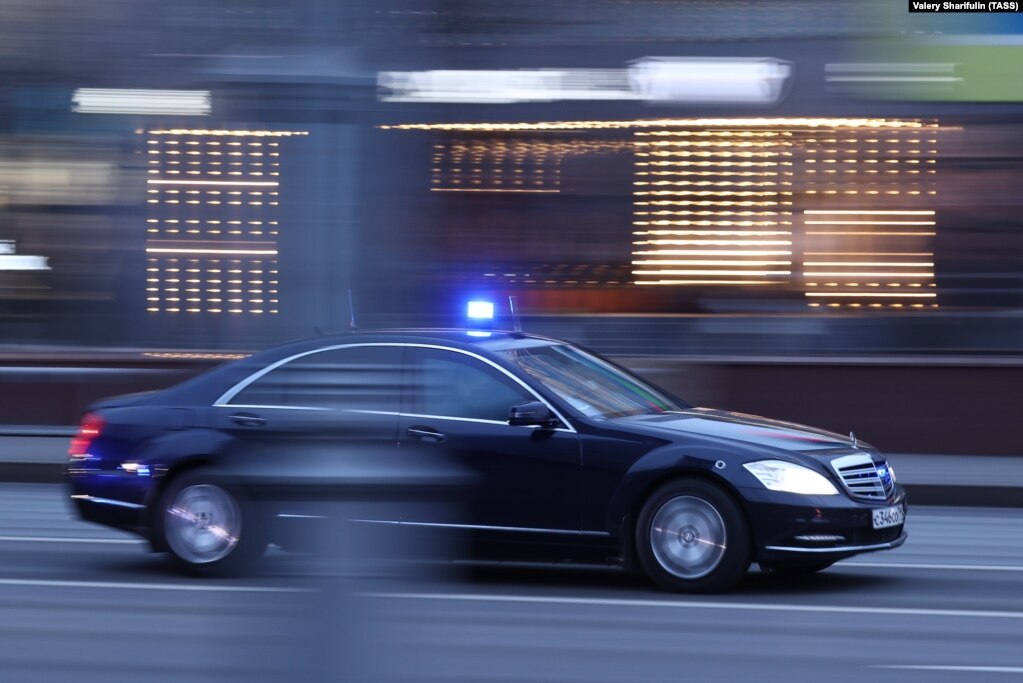 Российским чиновникам запретили покупать иномарки Mercedes S-Klasse в Москве