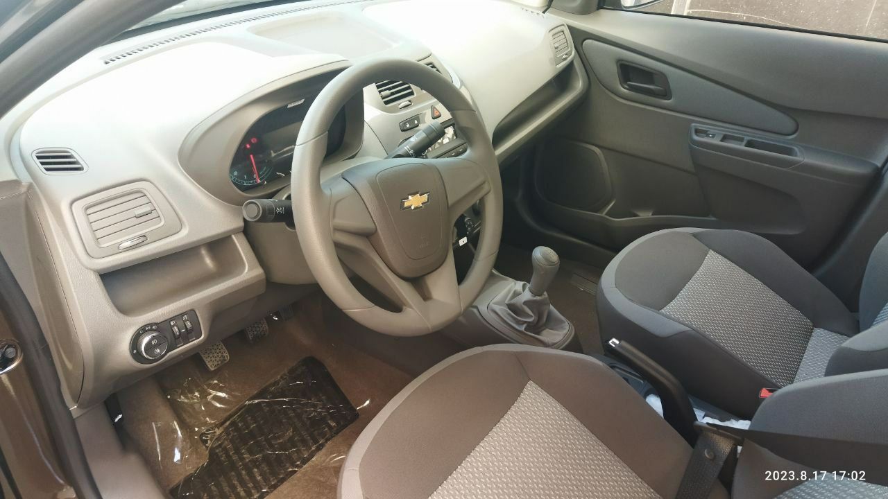 Салон Chevrolet Cobalt GS-Style Plus MT - отсутствует регулировка сидений и руля по высоте, нет бортового компьютера и хромированных элементов в салоне