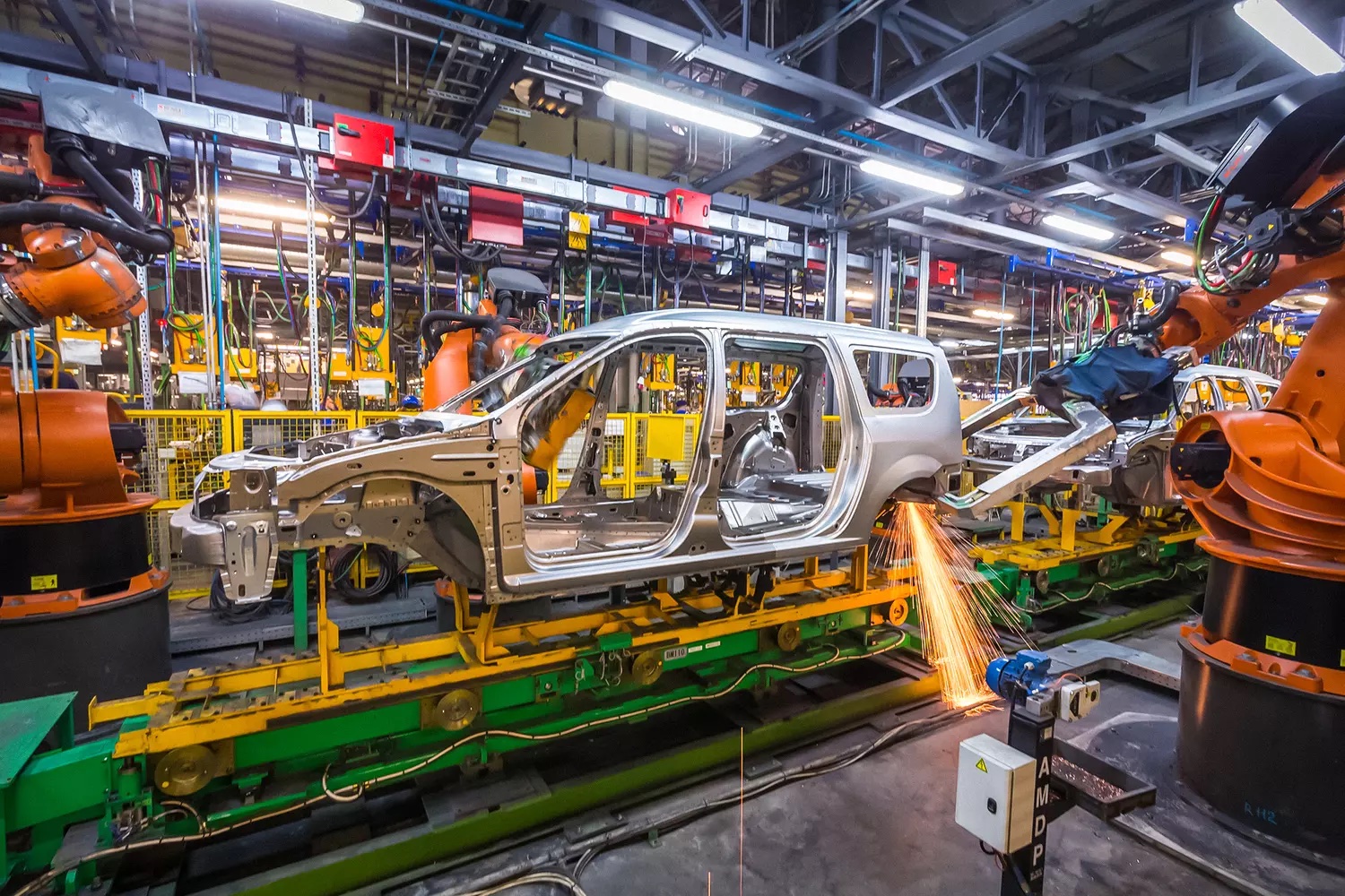 АвтоВАЗ нанимает узбекских мигрантов Производство Lada Largus на АвтоВАЗ