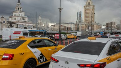 Мигрантам в России запрещают работать в такси
