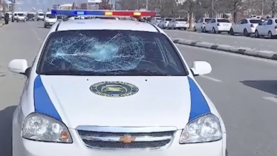 Лопатой по стеклу: обиженный водитель разбил машину ГАИ Лопатой по стеклу: обиженный водитель разбил машину ГАИ
